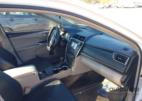 2016 Toyota Camry Hybrid Le z USA, uszkodzony, nr VIN 4T1BD1FK6GU183009